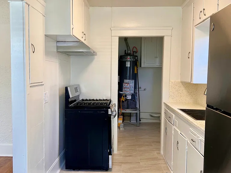 Eat-in Kitchen