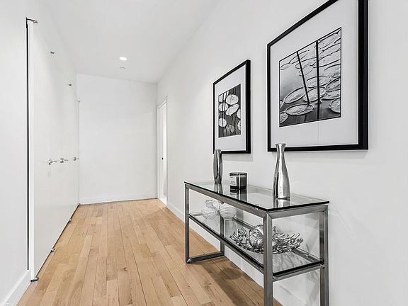 5th image of 15 Broad St APT 3300