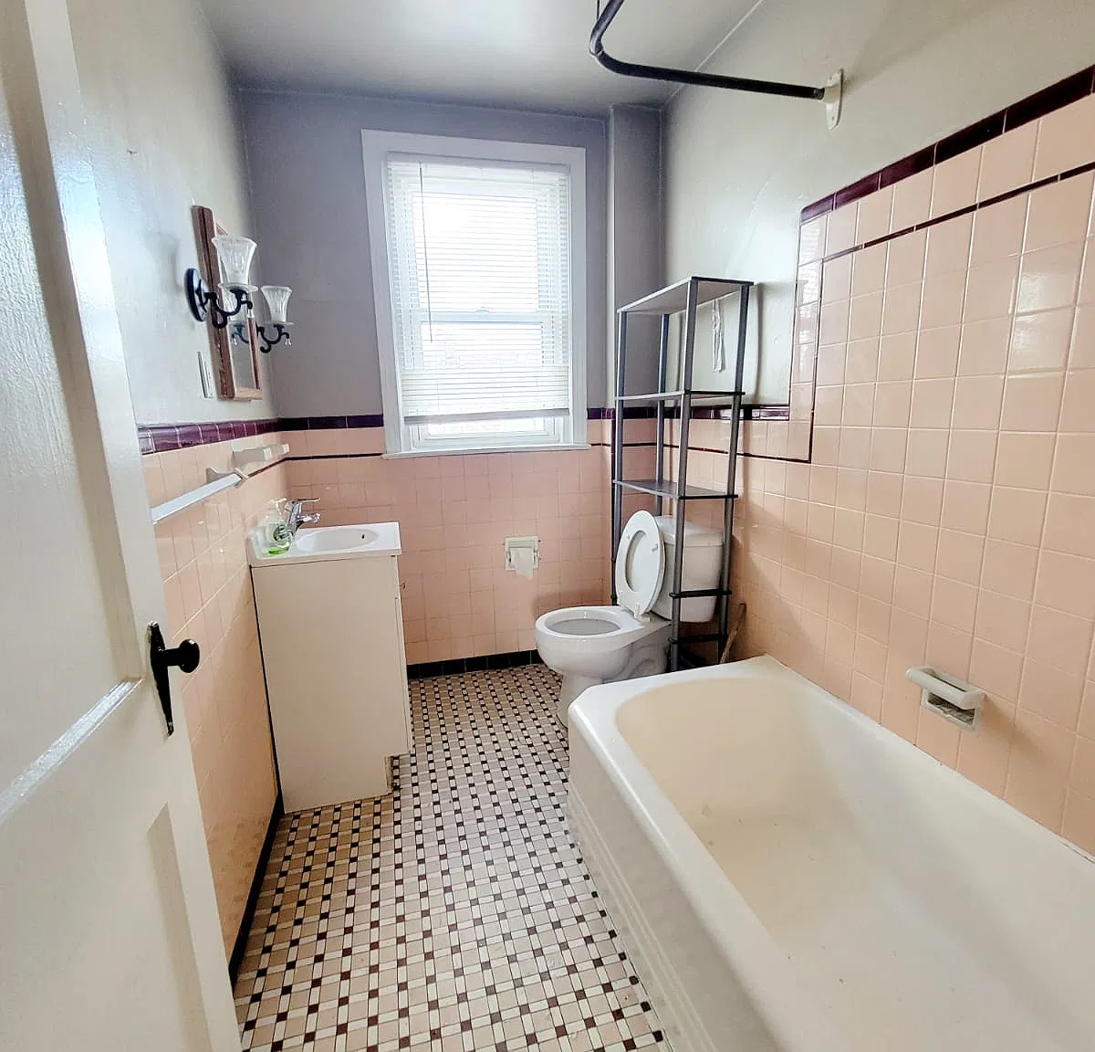 2 bed, 500 sqft, $1,300 — Photo 2