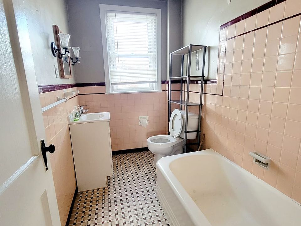 2nd image of 4401 Loring St Floor 2