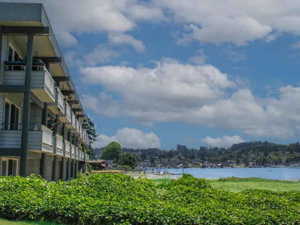 Rebecca Shores Apartment