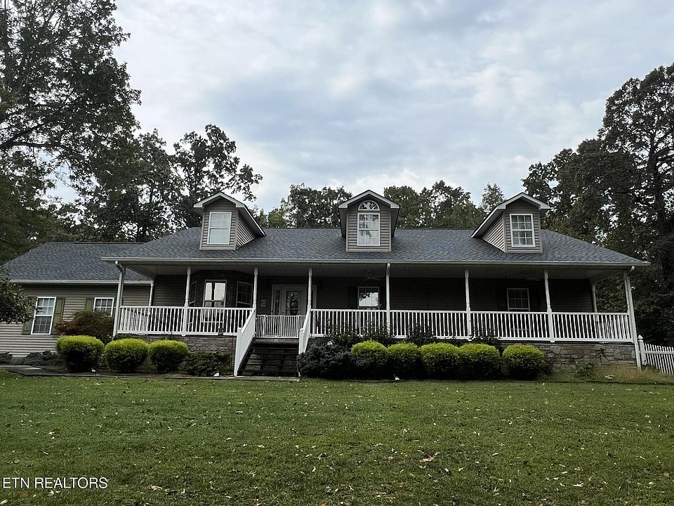 1st image of 155 Pinoak Dr