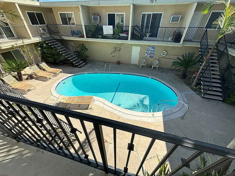 8740 Owensmouth Ave #10 — Photo 14