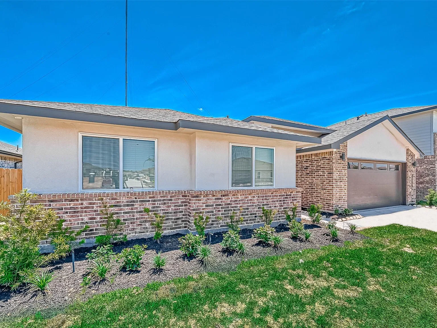 5 bed, 3.0 bath, 2691 sqft, $2,750 — Photo 2