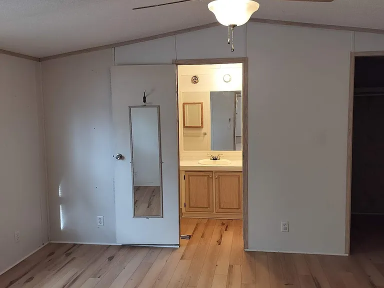 305 Woods Ln — Photo 10