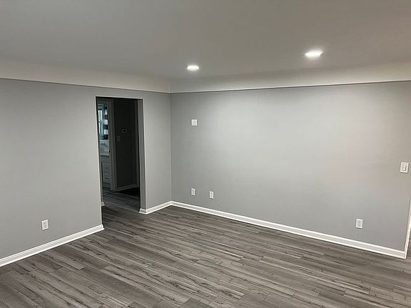 4th image of 13520 Dartmouth Ave