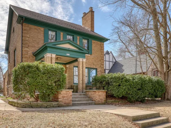 2411 East Newberry BOULEVARD, Milwaukee, WI 53211