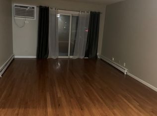 10477 Dearlove Rd #3A, Glenview, IL 60025