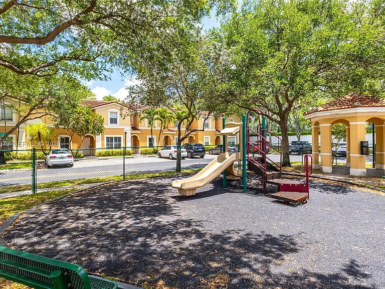 12850 SW 31st Ct #102 — Photo 36