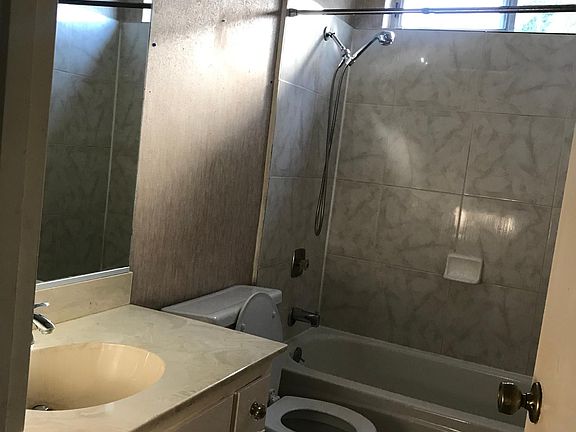 5th image of 12225 Dyer Ct