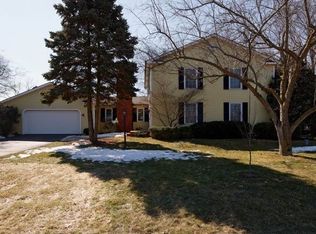 527 Nuthatch Dr, Zionsville, IN 46077