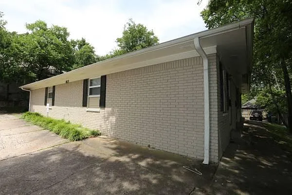 803 N Van Buren St #2