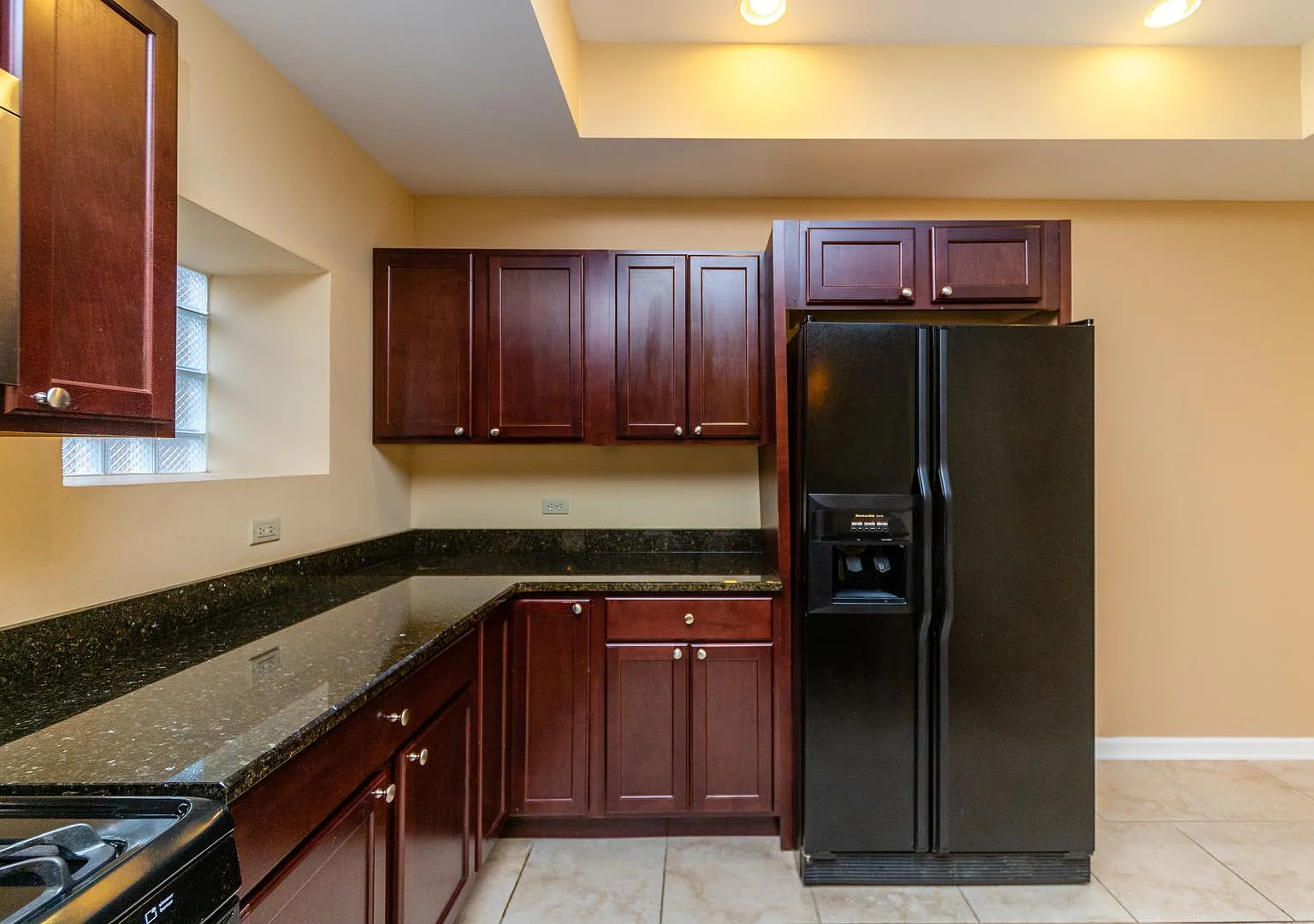 7554 N Claremont Ave — Photo 4
