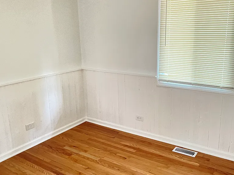 2619 Alexander St — Photo 2