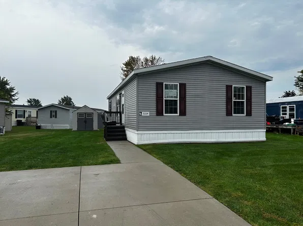5228 Bud Ln, Casco, MI 48064