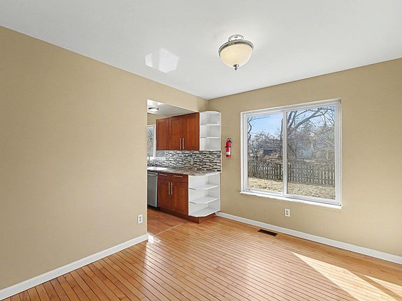 5th image of 507 Oakwood St