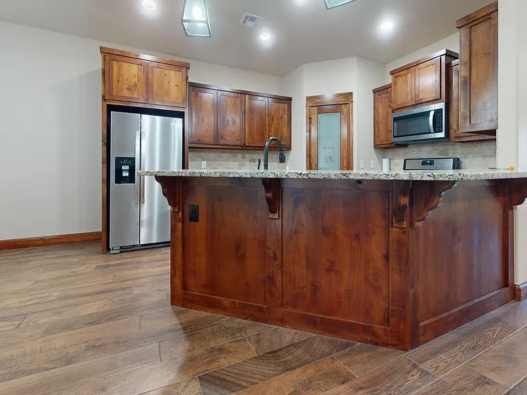 12832 Sierra Ln — Photo 6