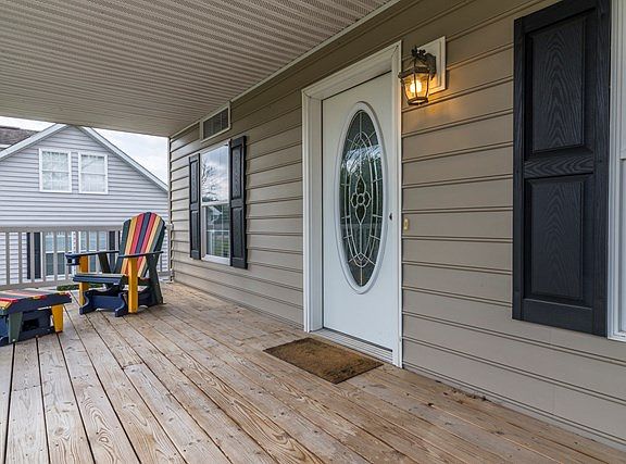 5th image of 233 Glenrochie Dr