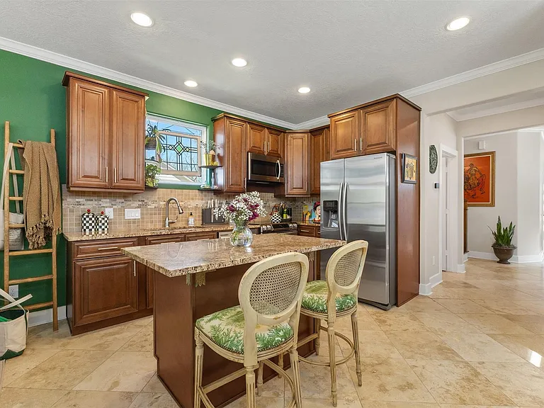 410 Peach St — Photo 10