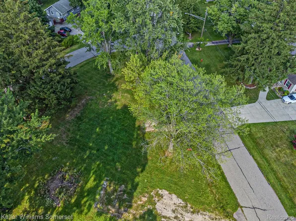 2194 Knollwood St, Auburn Hills, MI 48326