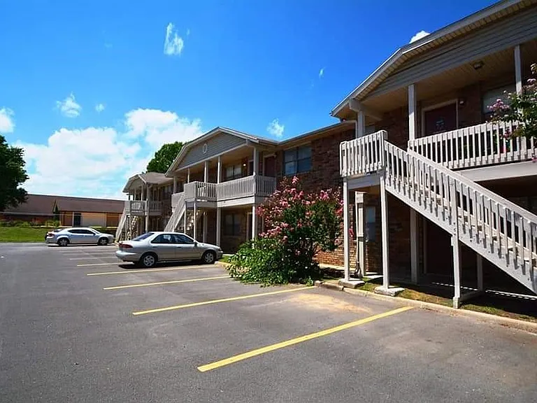 Berwick Apartments — Photo 7