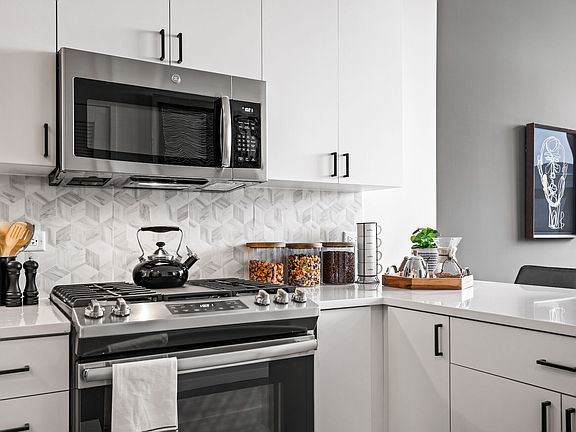 5th image of 2522 N Milwaukee Ave #313