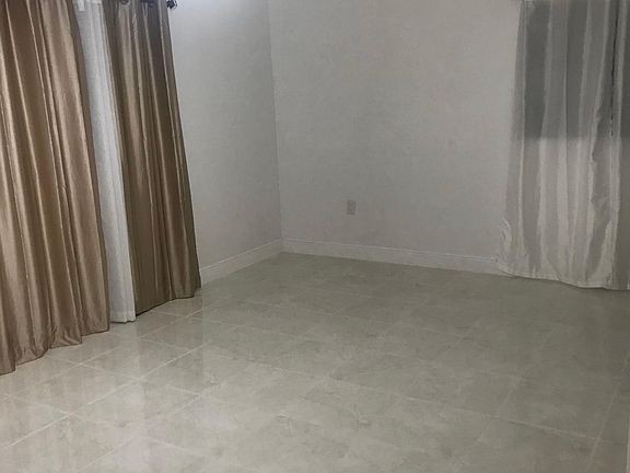 4th image of 3860 NE 170th St APT 212