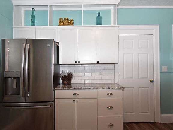 Brand New Cabinetry, all new stainless steel appliances, dishwasher, garbage disposal, granite counters and unique mobile island.