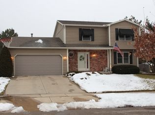 314 Goldenrod Rd, Bloomington, IL 61704