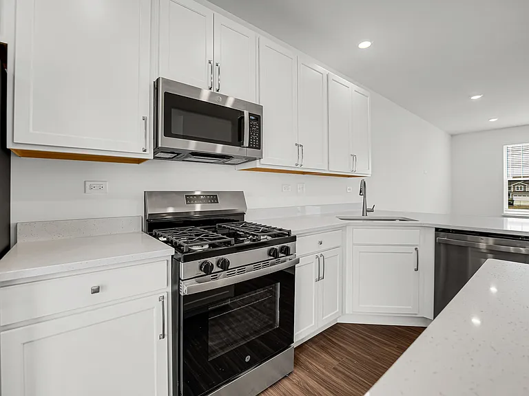 25720 W Yorkshire Dr — Photo 10