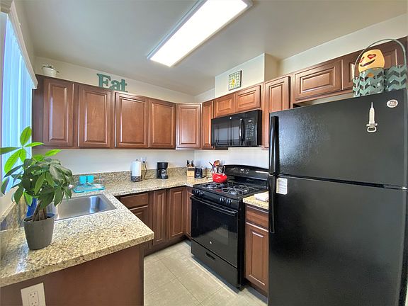 5th image of 2066 Felspar St