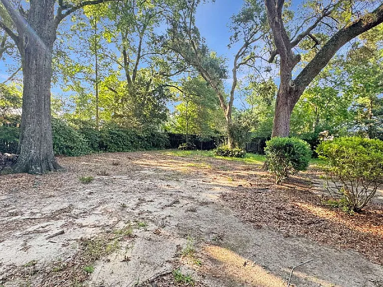 8053 Malibu Cir — Photo 16