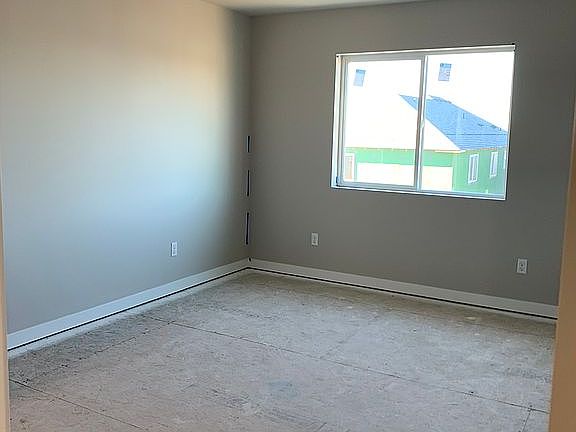 4th image of 3618 84th Ave Ne