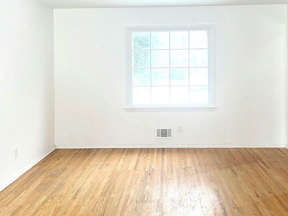 2nd image of 104 Seminole Way