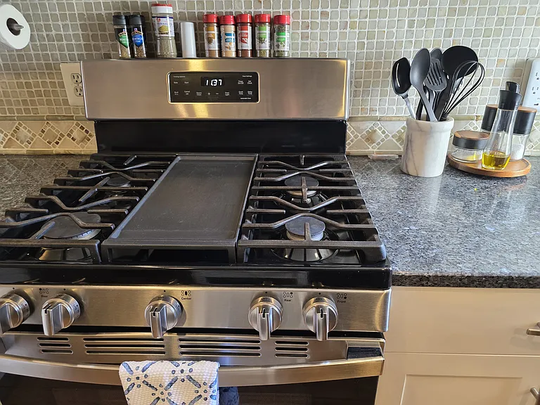816 Carpenter St #2F — Photo 6