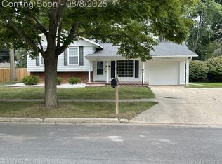 709 Hollybrook Dr, Midland, MI