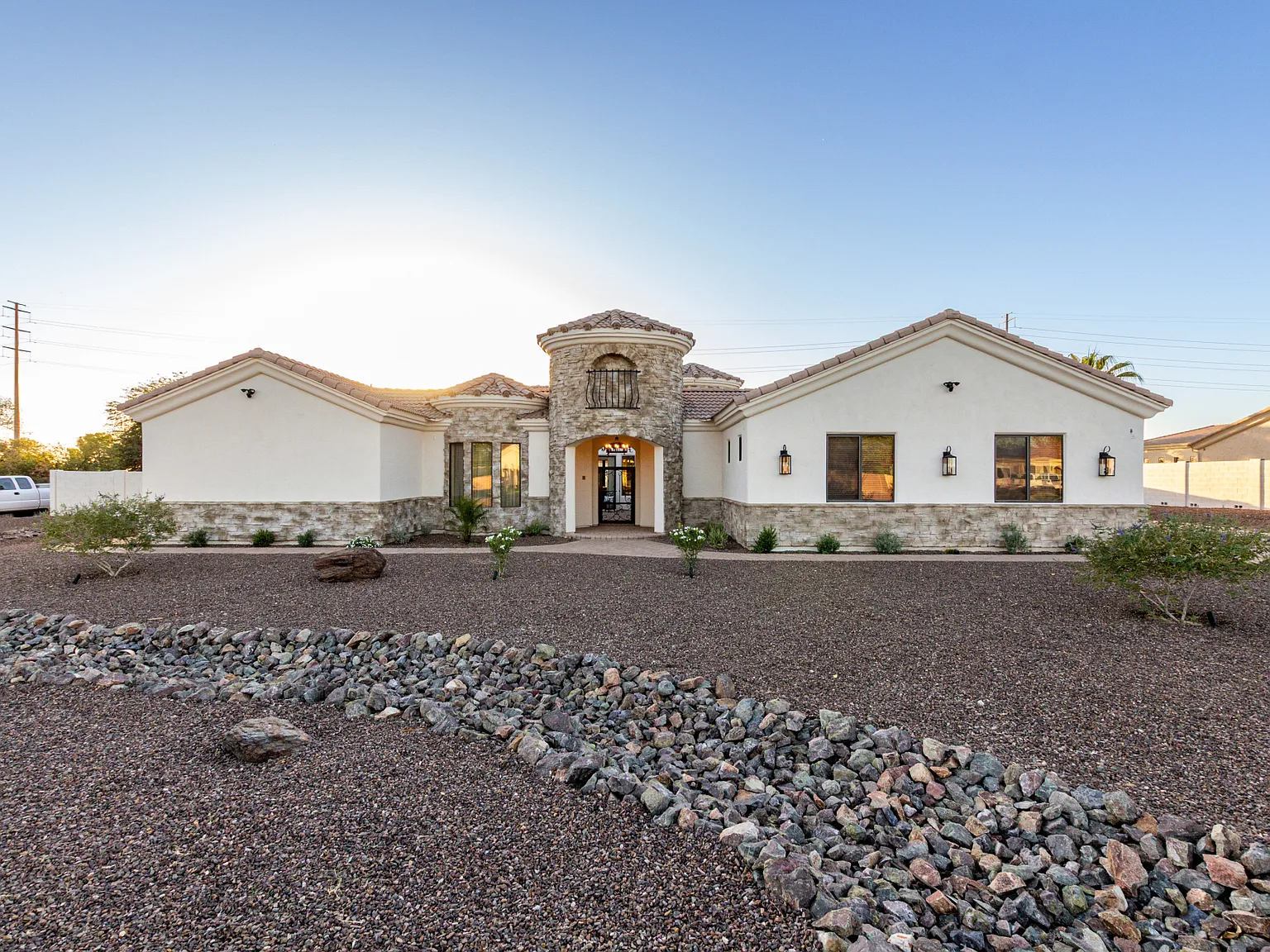 4 bed, 3222 sqft, $30,000 — Photo 1