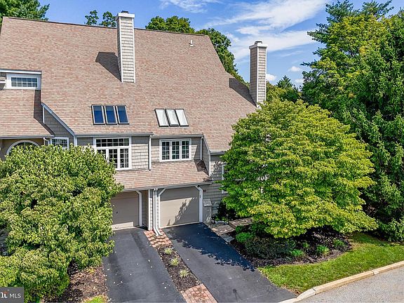 2nd image of 14 Wellfleet Ln