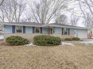 930 Saint Josephs St, De Pere, WI 54115