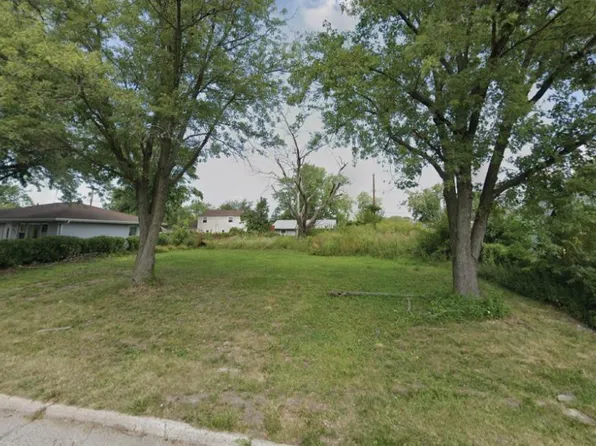393 Millport Dr, Valparaiso, IN 46385