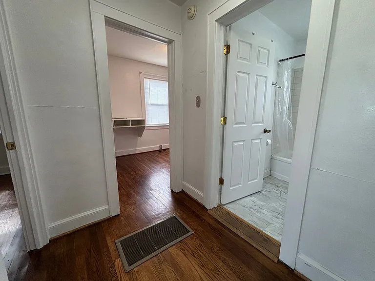 950 Morgan Ave SE — Photo 16