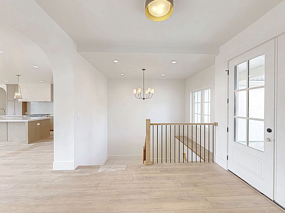 5th image of 667 N 550 W