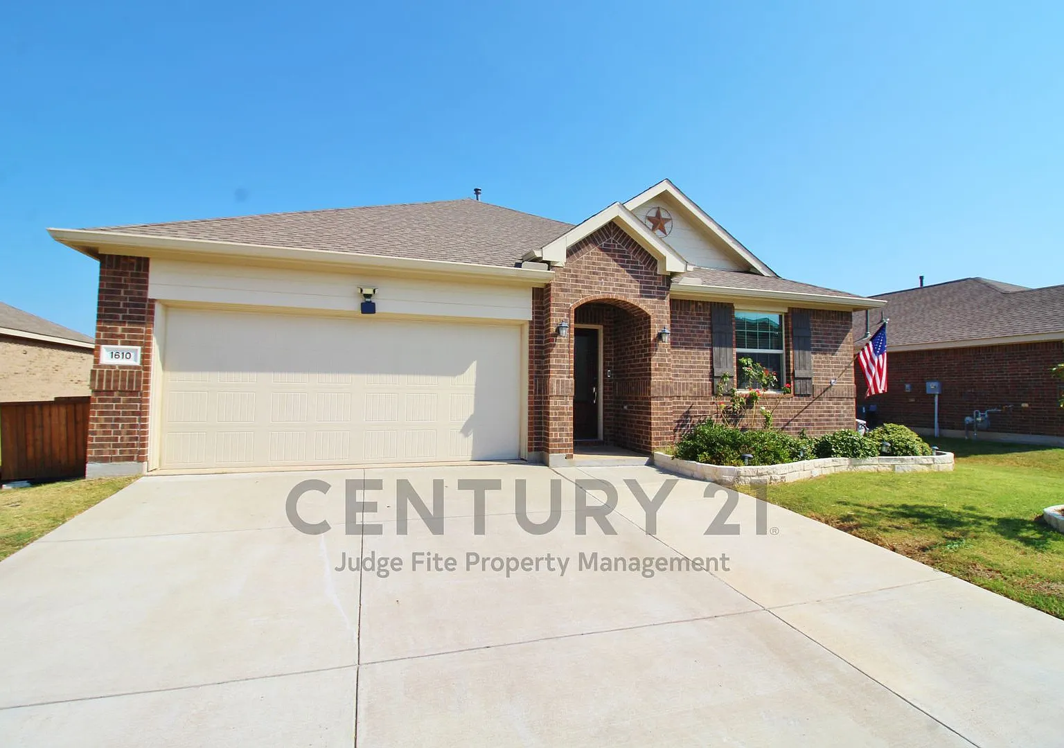Beautiful 4/2/2 Built in 2020 For Rent! — Photo 2