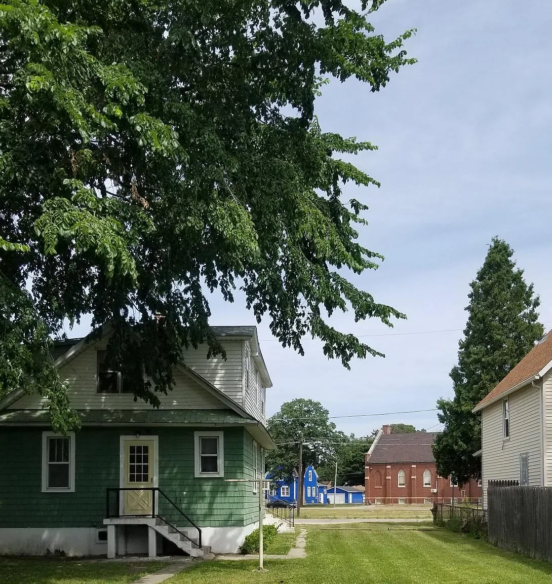 903 Broadway Ave — Photo 1