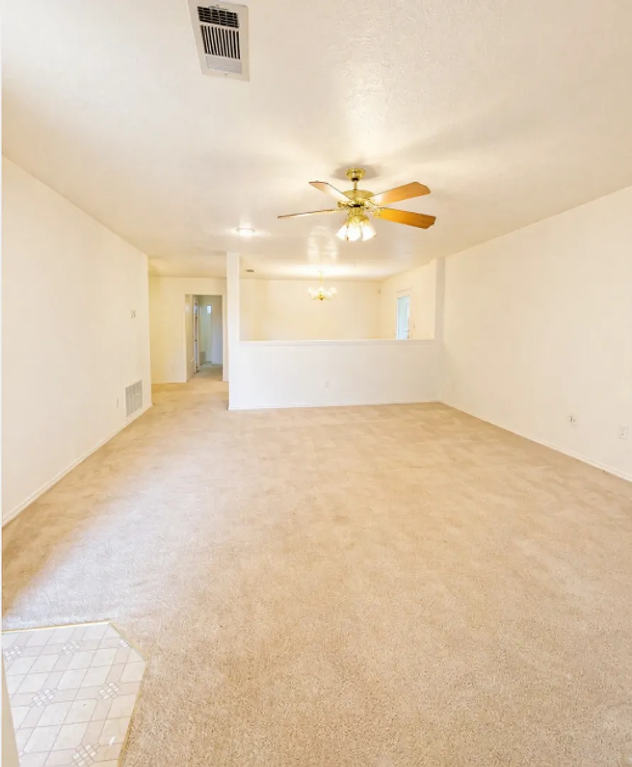 Building Photo - 3012 Viewcrest Dr