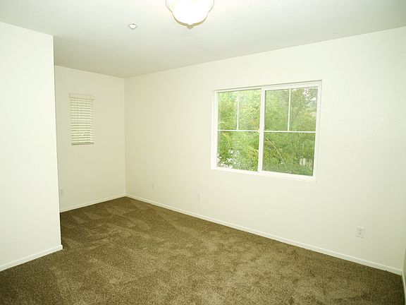 4th image of 1575 Acacia Cir