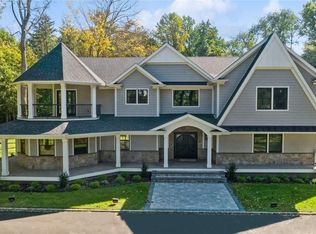 10 Mindy Ct, Locust Valley, NY 11560