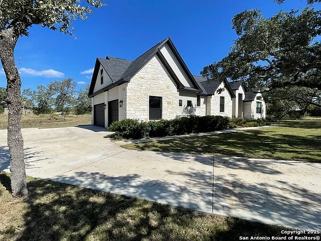 399 Bauer Ln — Photo 2