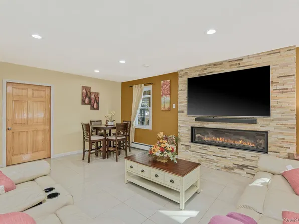 402 Johnson Avenue, Bohemia, NY 11716