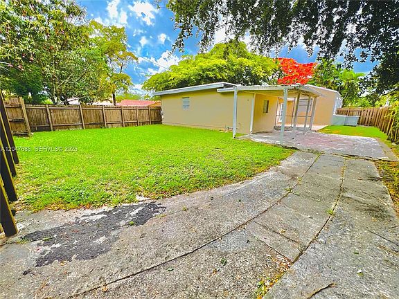 4th image of 410 Pinecrest Dr #1
